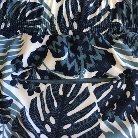 Plus size Hawaiian print skort - Picture 3 of 7